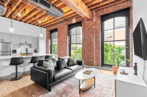 5 Star Riverfront Loft-Gated Parking-G201